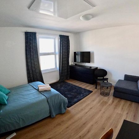 Lovely One Bedroom Flat Londra Exterior foto