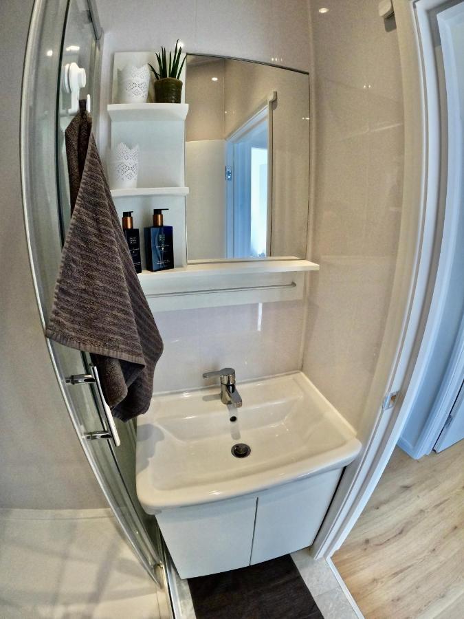 Lovely One Bedroom Flat Londra Exterior foto