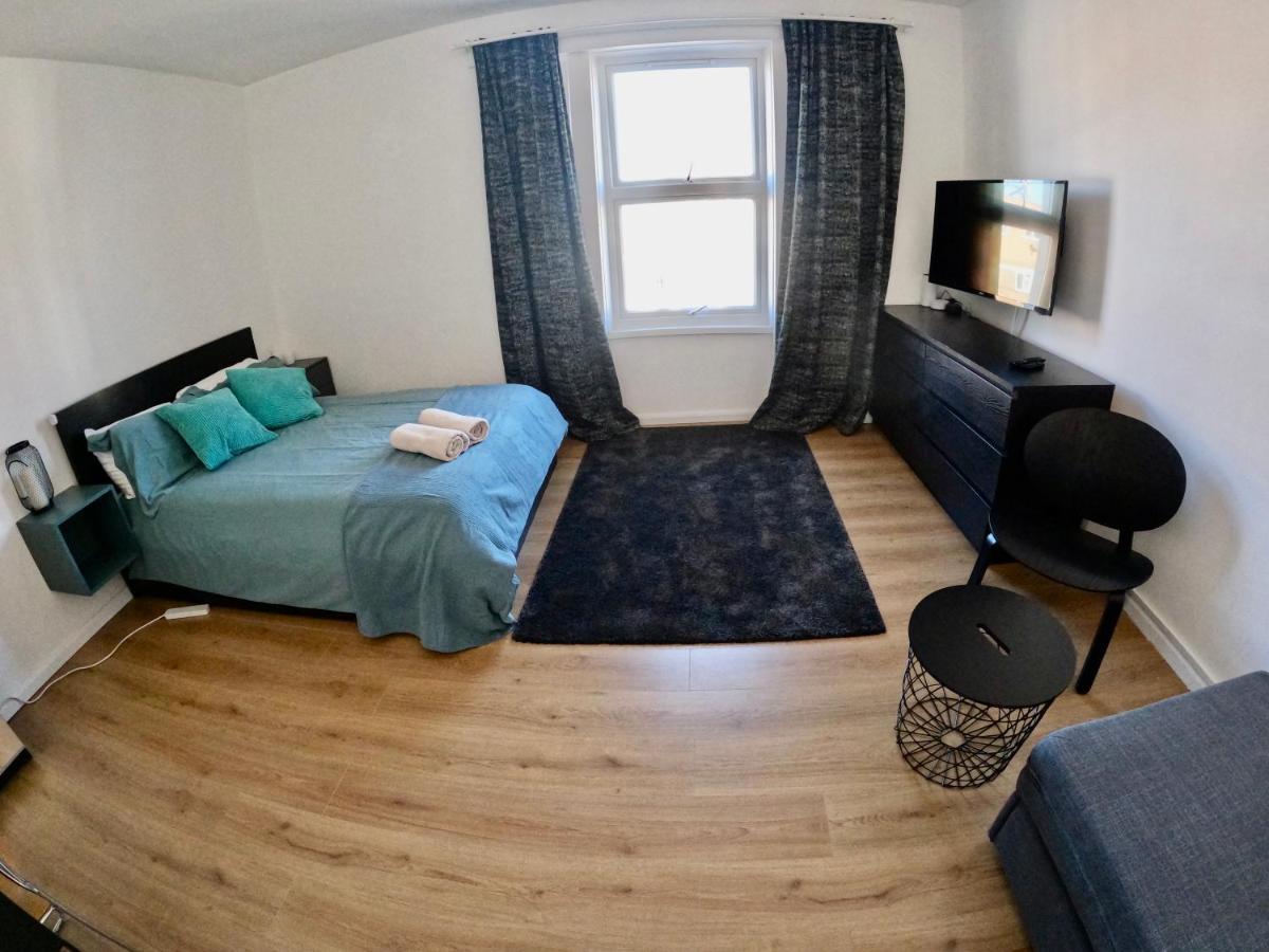 Lovely One Bedroom Flat Londra Exterior foto