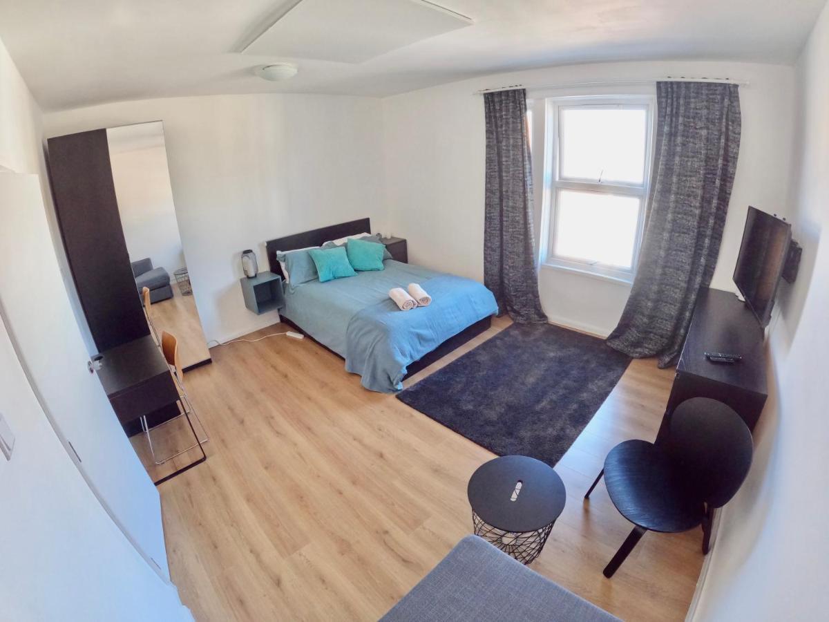 Lovely One Bedroom Flat Londra Exterior foto