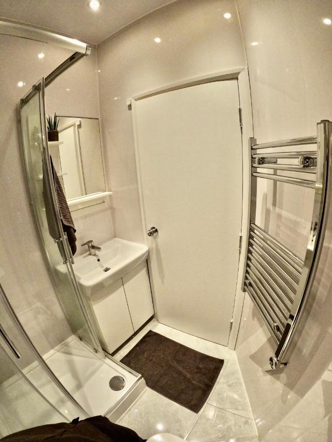 Lovely One Bedroom Flat Londra Exterior foto