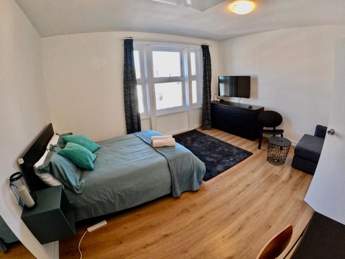 Lovely One Bedroom Flat Londra Exterior foto