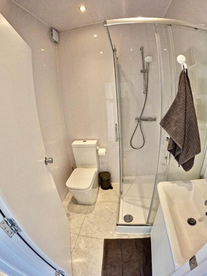 Lovely One Bedroom Flat Londra Exterior foto